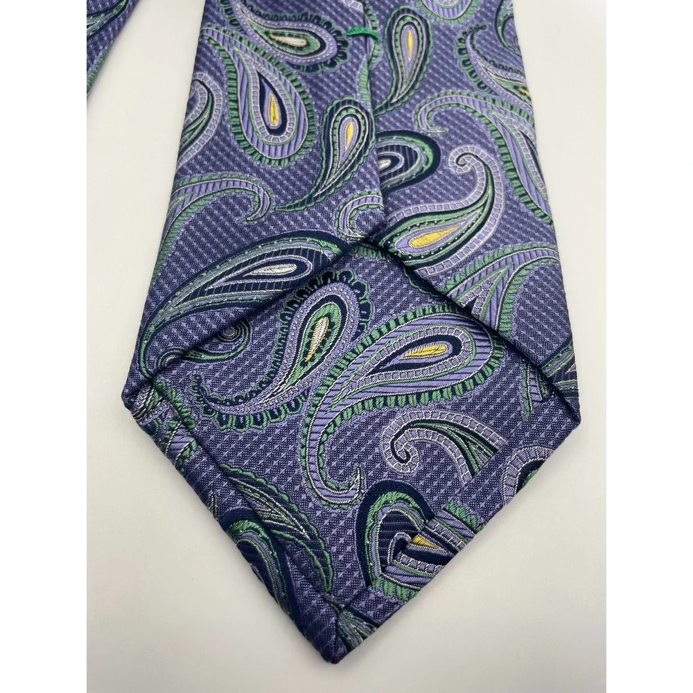 GS Designed in Italy Mens Silk Paisley Tie Purple Green Lavender Woven Necktie